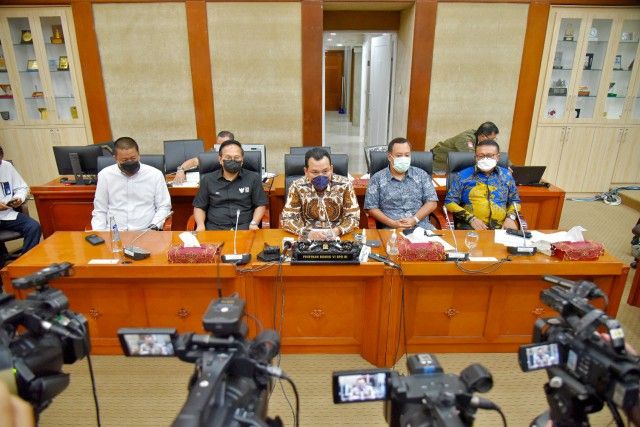 podiumnews.com-Komisi VI Bentuk Panja Penyelamatan Garuda Indonesia